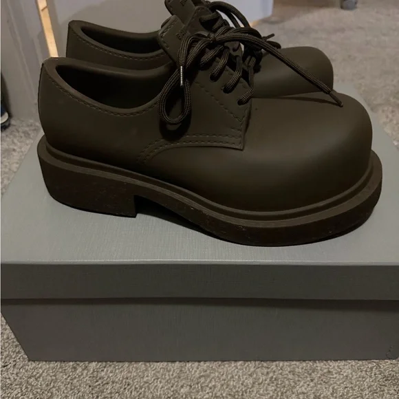 Balenciaga Men's Taupe Oxfords - Picture 7 of 11